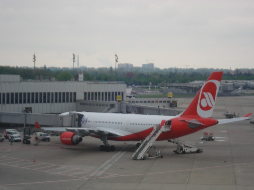 Düsseldorf airport 01.05.12 004.JPG